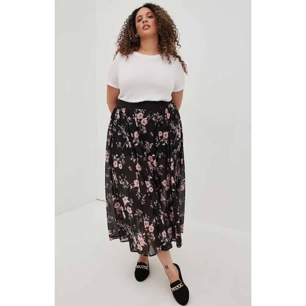 TORRID Black Floral Plus Sz 2X Pull On Flowy Midi Skirt with Attached Shorts
